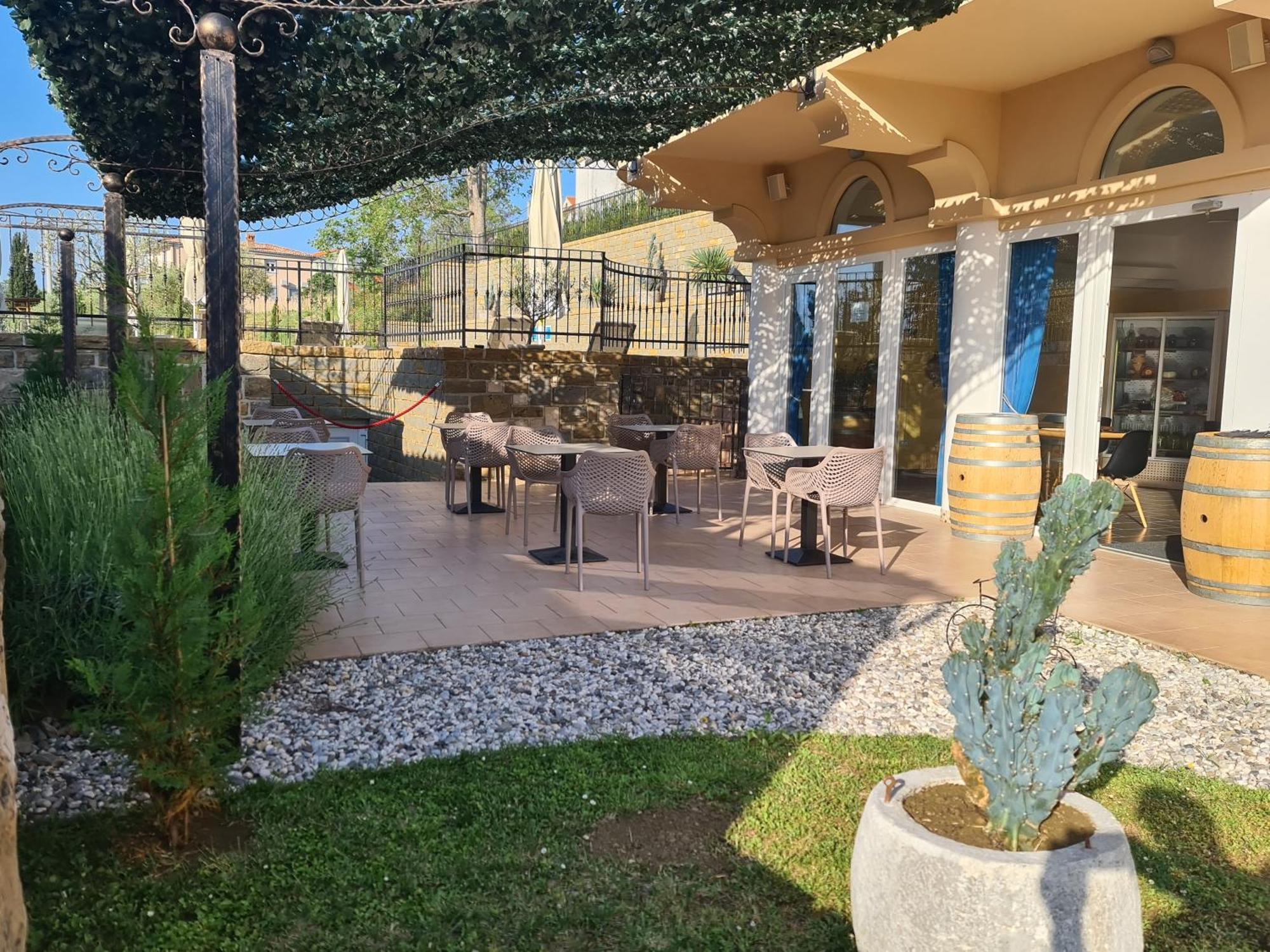Hotel Stara Sola - Oleander Resort Korte Экстерьер фото